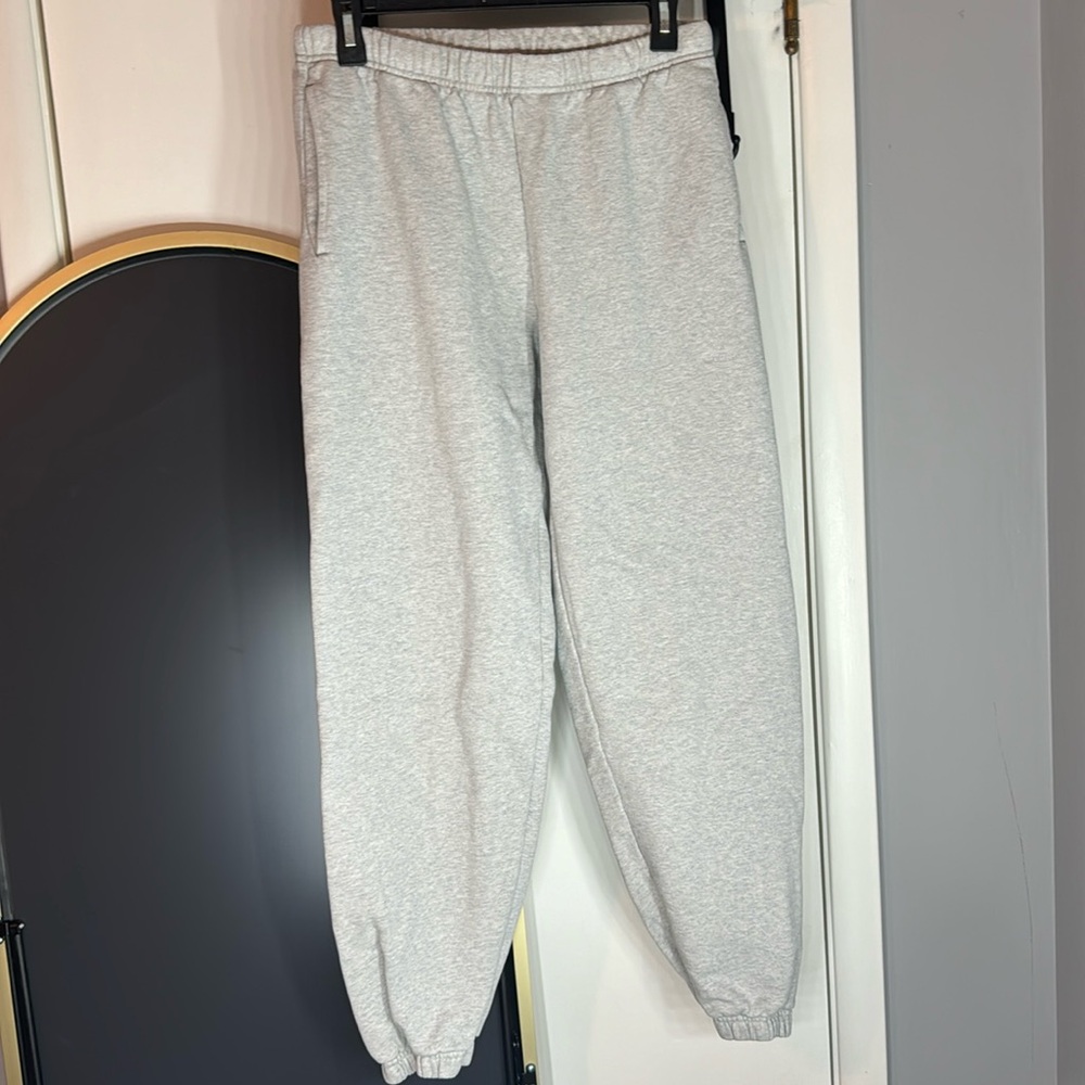 Aritzia Light Gray Women's Track Joggers - Cozy Elastic Waist Sweatpants